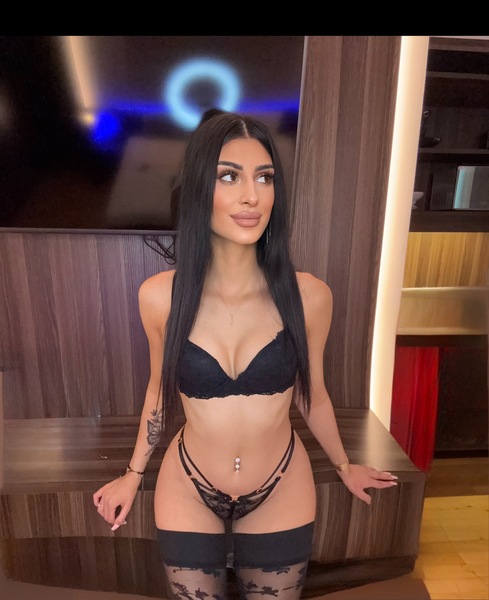 Samira | Çeşme - Alaçatı VIP escort and premium companion profile image for Izmir Angels