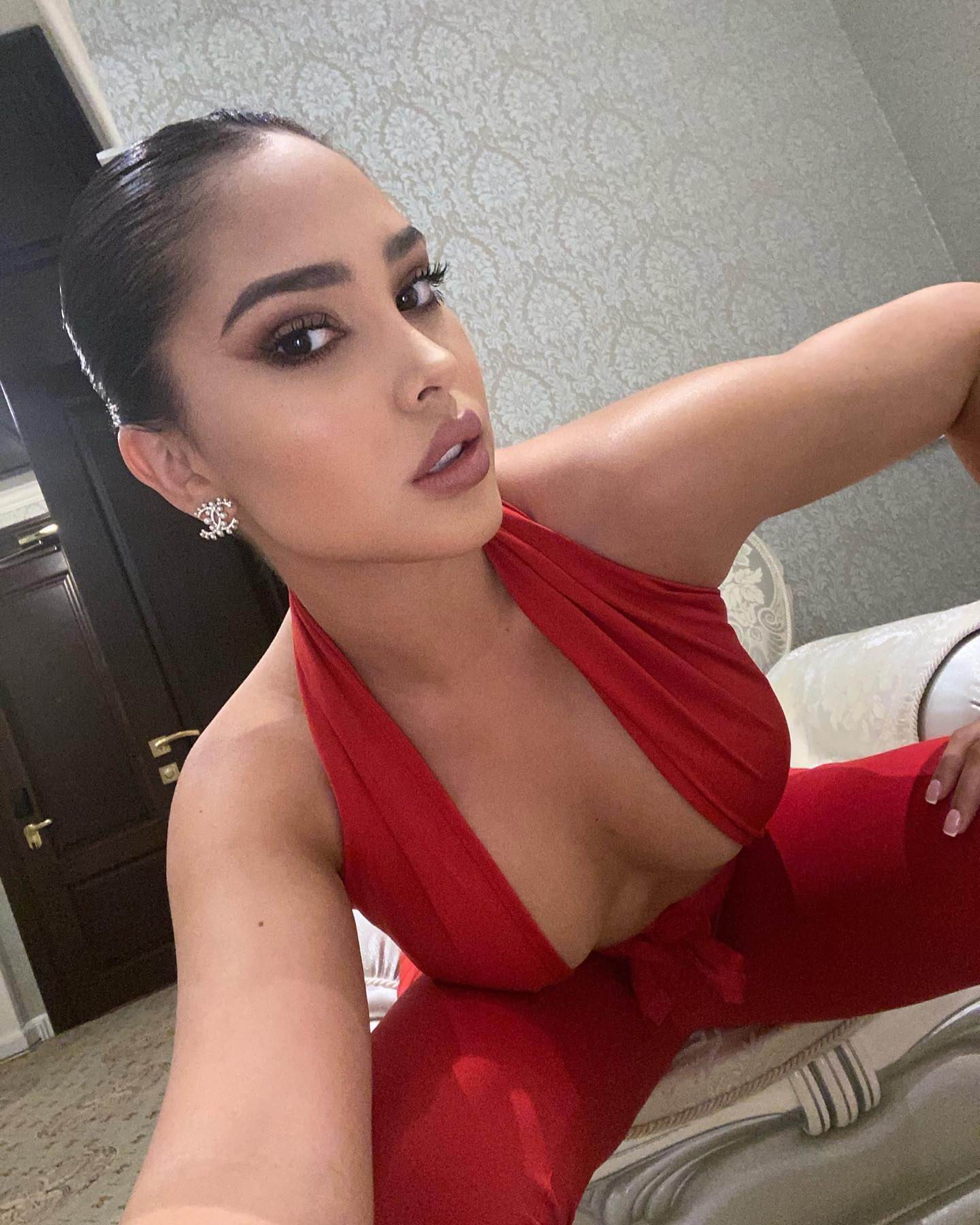 Valeri | Bayraklı VIP escort and premium companion profile image for Izmir Angels