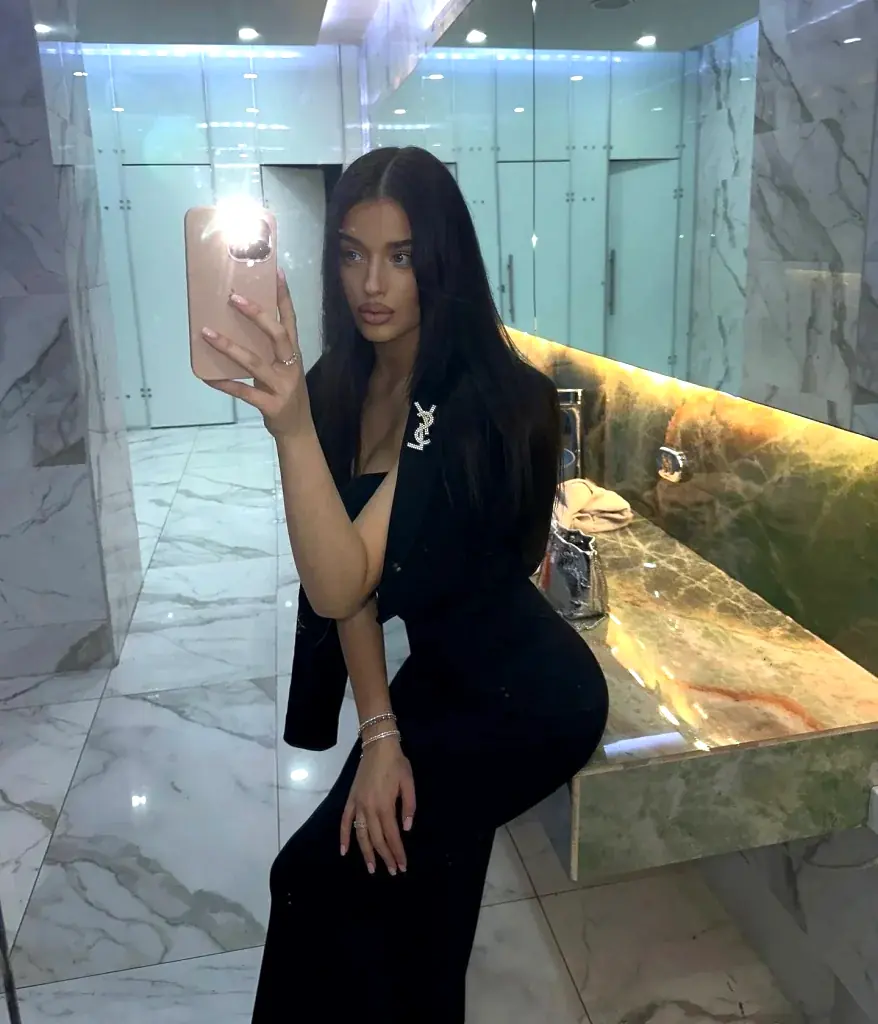 Titani | Karşıyaka - Mavişehir VIP escort and premium companion profile image for Izmir Angels