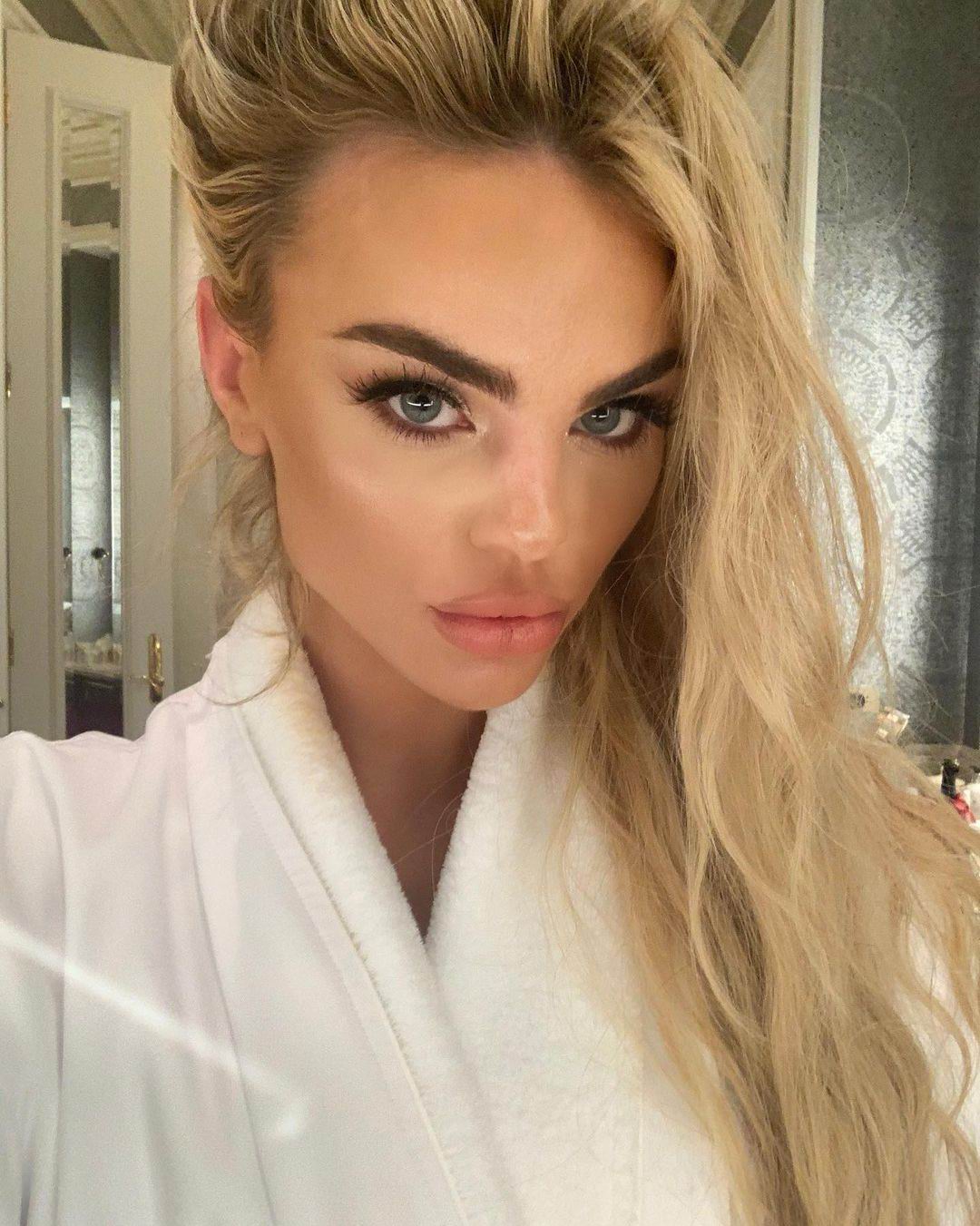 Yaroslava | Bayraklı VIP escort and premium companion profile image for Izmir Angels