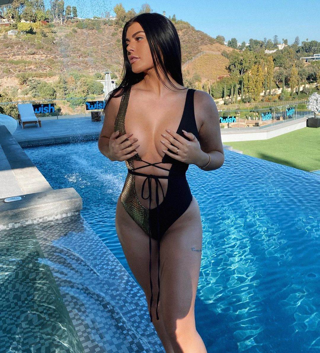 Zhasmin | Karşıyaka - Mavişehir VIP escort and premium companion profile image for Izmir Angels